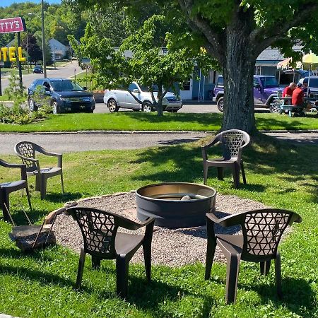 Scotty'S Motel Munising Ngoại thất bức ảnh